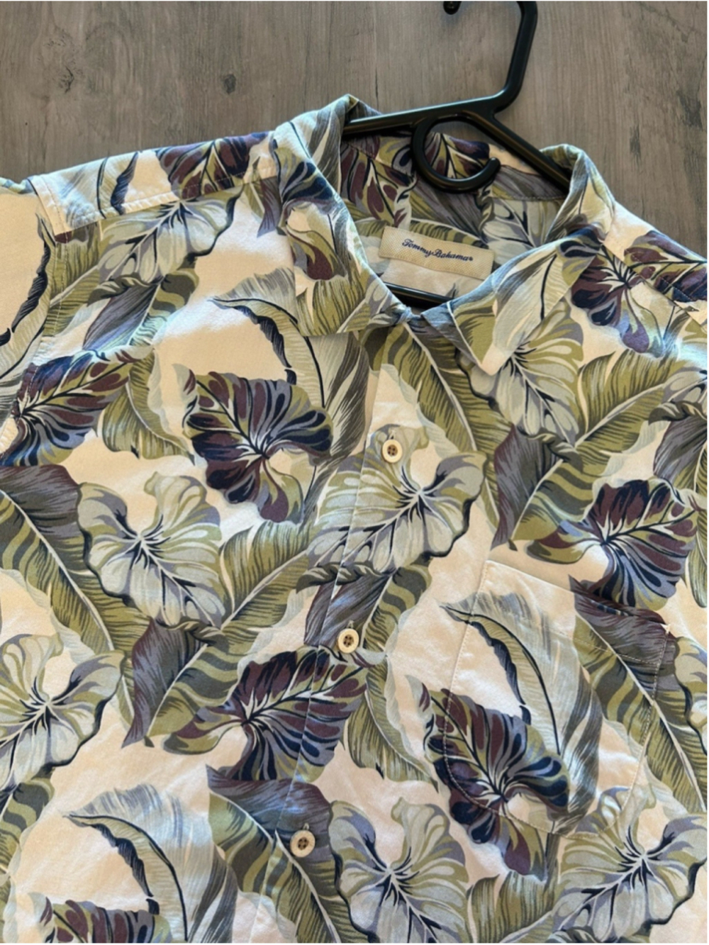 Tommy Bahama Floral Silk Blend Short Sleeve Button Down Shirt (Men's XL) Green